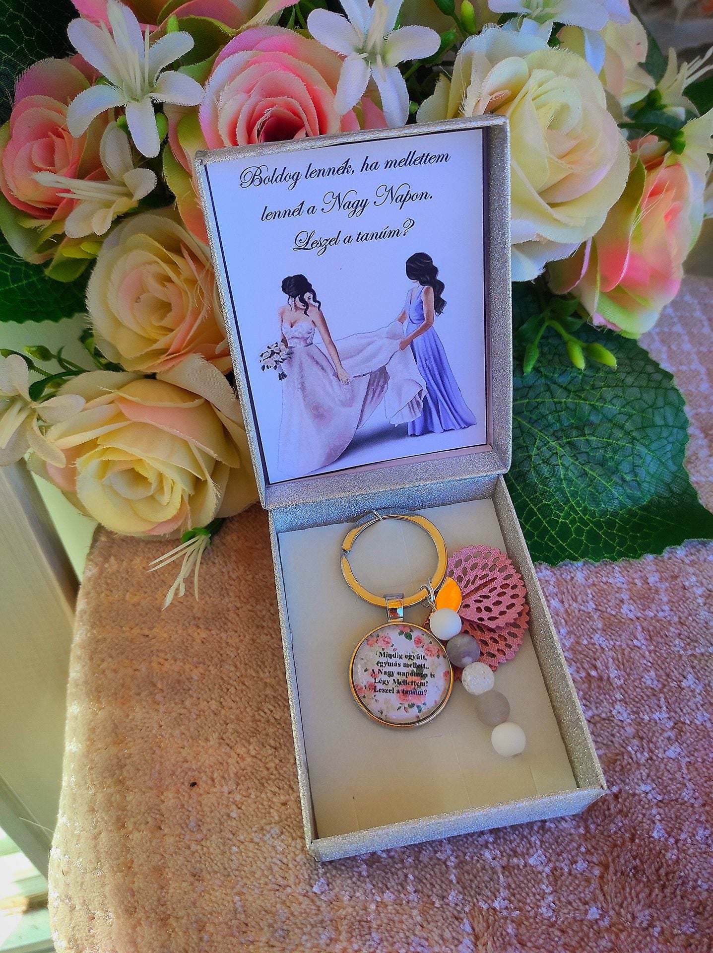 Bézs tanúfelkérő kulcstartó